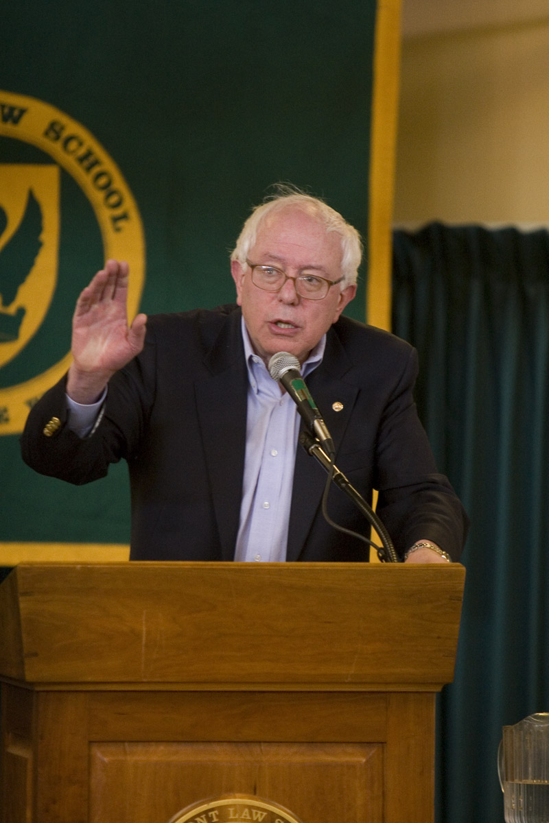 Read more about the article Sen. Sanders Discusses Higher Ed Issues With Representatives from Vermont College